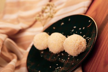 Koyu çikolata parçaları ile tanımlama