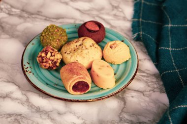 Koyu çikolata parçaları ile tanımlama