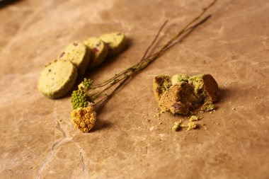 Koyu çikolata parçaları ile tanımlama