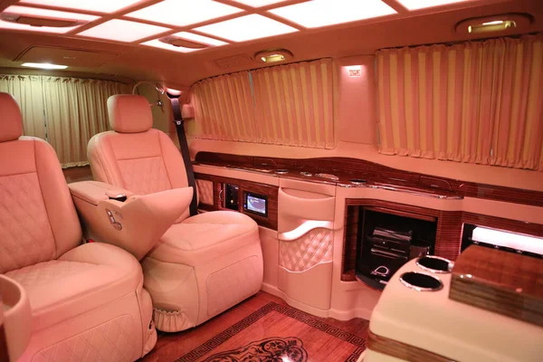 Luxe Moderne Rose Intérieur Voiture — Photo