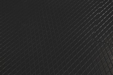 Siyah metal desenli çelik arka plan. Delinmiş metal levha.