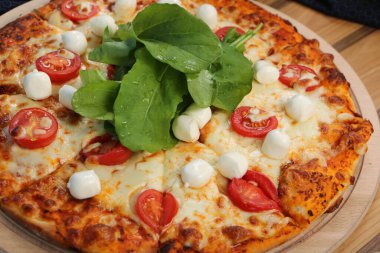 Lezzetli karışık İtalyan pizzası.