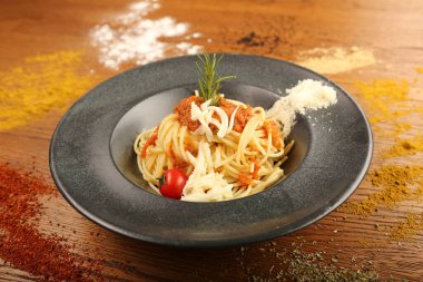 Lezzetli soslu lezzetli klasik İtalyan makarnası..