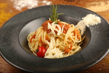 Lezzetli soslu lezzetli klasik İtalyan makarnası..