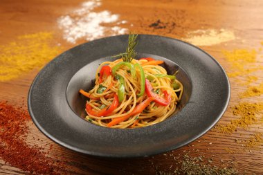 Lezzetli soslu lezzetli klasik İtalyan makarnası..