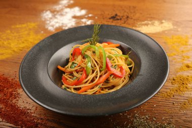 Lezzetli soslu lezzetli klasik İtalyan makarnası..