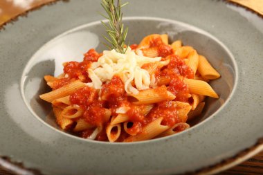 Lezzetli soslu lezzetli klasik İtalyan makarnası..