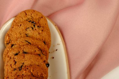 Koyu çikolata parçaları ile tanımlama