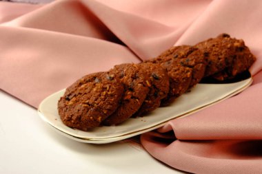 Koyu çikolata parçaları ile tanımlama