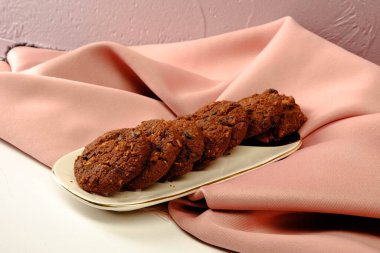 Koyu çikolata parçaları ile tanımlama