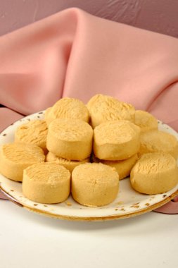 Koyu çikolata parçaları ile tanımlama