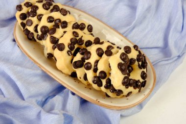 Koyu çikolata parçaları ile tanımlama