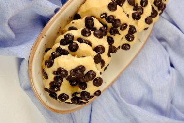 Koyu çikolata parçaları ile tanımlama