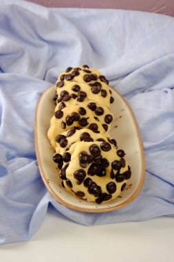 Koyu çikolata parçaları ile tanımlama