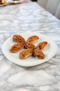 Koyu çikolata parçaları ile tanımlama