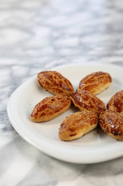 Koyu çikolata parçaları ile tanımlama