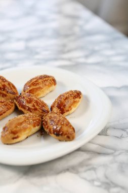 Koyu çikolata parçaları ile tanımlama