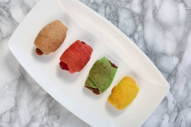 Koyu çikolata parçaları ile tanımlama