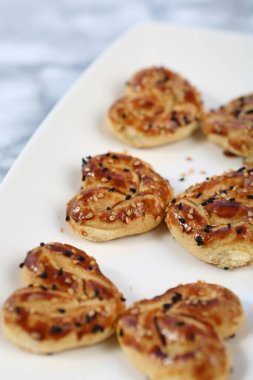 Koyu çikolata parçaları ile tanımlama