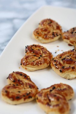 Koyu çikolata parçaları ile tanımlama