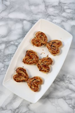 Koyu çikolata parçaları ile tanımlama