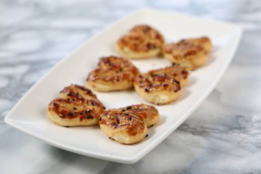 Koyu çikolata parçaları ile tanımlama