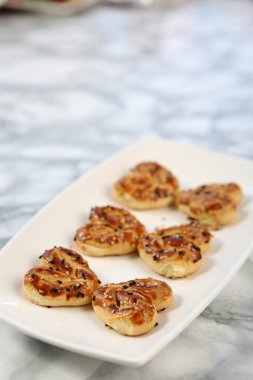 Koyu çikolata parçaları ile tanımlama