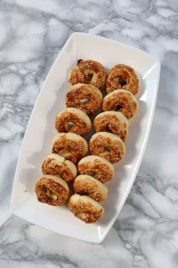 Koyu çikolata parçaları ile tanımlama