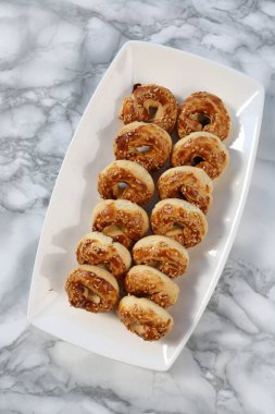 Koyu çikolata parçaları ile tanımlama