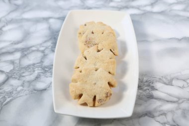 Koyu çikolata parçaları ile tanımlama