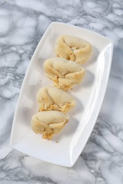 Koyu çikolata parçaları ile tanımlama