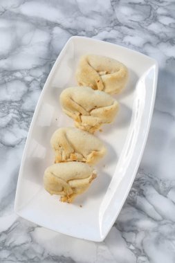 Koyu çikolata parçaları ile tanımlama