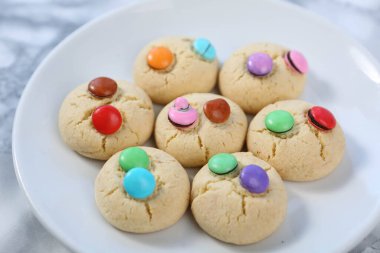 Koyu çikolata parçaları ile tanımlama