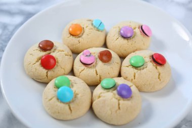 Koyu çikolata parçaları ile tanımlama