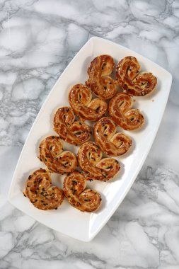 Koyu çikolata parçaları ile tanımlama