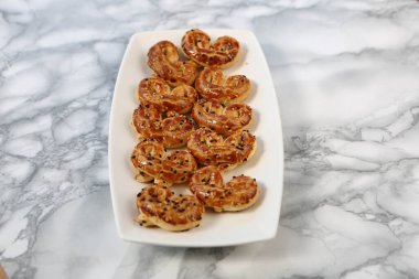 Koyu çikolata parçaları ile tanımlama