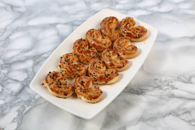 Koyu çikolata parçaları ile tanımlama