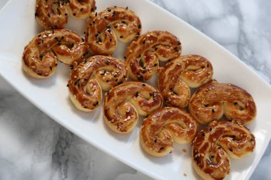 Koyu çikolata parçaları ile tanımlama