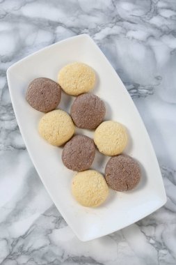 Koyu çikolata parçaları ile tanımlama