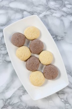 Koyu çikolata parçaları ile tanımlama