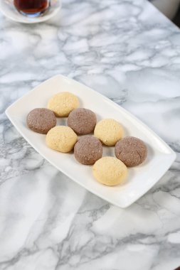 Koyu çikolata parçaları ile tanımlama