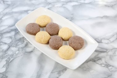 Koyu çikolata parçaları ile tanımlama