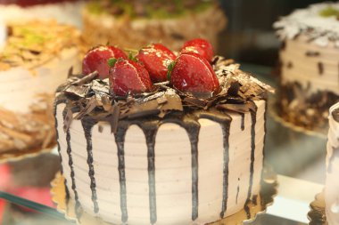 Masada lezzetli bir pasta var.