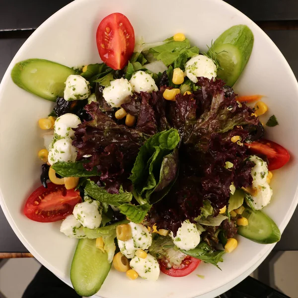 Prato Salada Fresca Com Verduras Misturadas — Fotografia de Stock