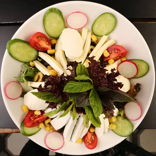 Prato Salada Fresca Com Verduras Misturadas — Fotografia de Stock