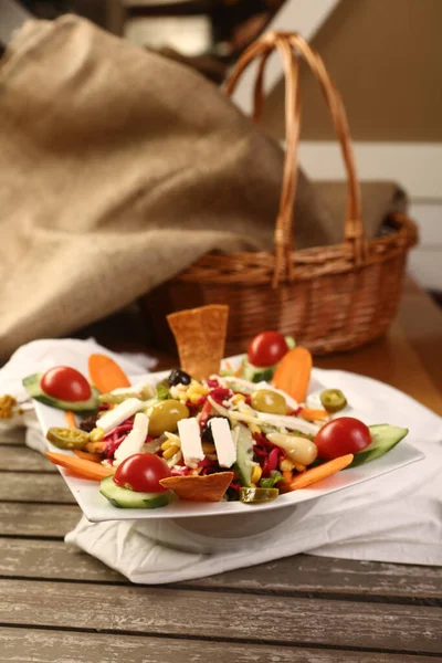 Placa Ensalada Fresca Con Verduras Mixtas — Foto de Stock