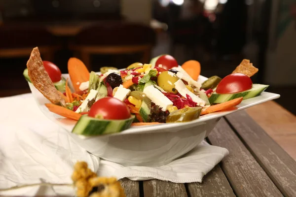 Placa Ensalada Fresca Con Verduras Mixtas —  Fotos de Stock