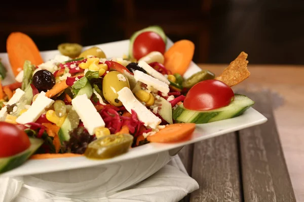 Frischer Salatteller Mit Gemischtem Gemüse — Stockfoto