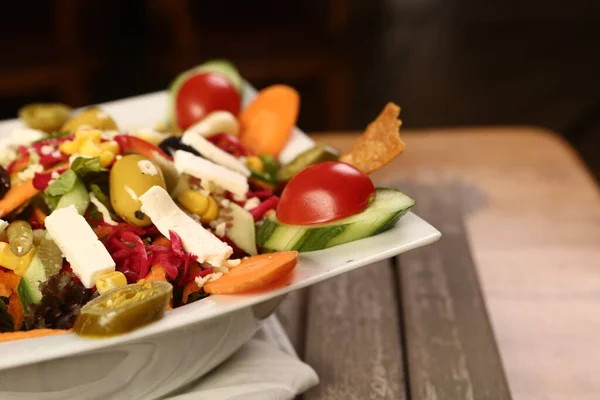 Placa Ensalada Fresca Con Verduras Mixtas — Foto de Stock