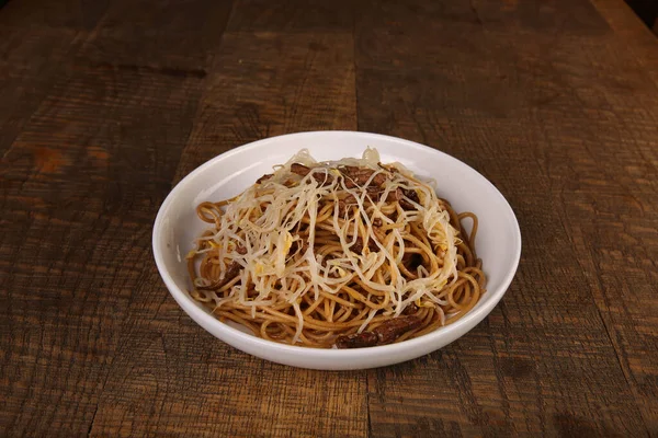 Lezzetli soslu lezzetli klasik İtalyan makarnası..